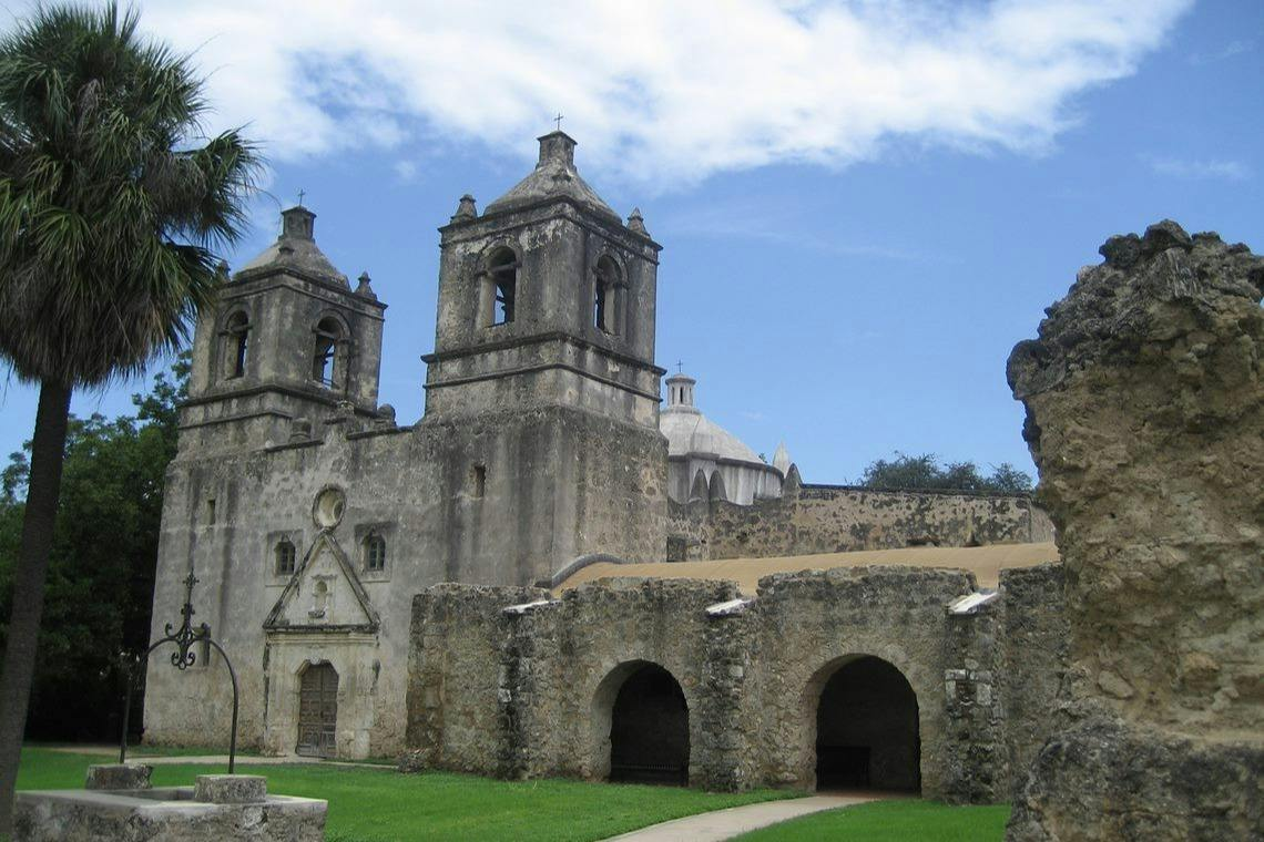 San Antonio: Small Group Night Tour + River Cruise + Tower of the Americas Entry - Photo 1 of 4